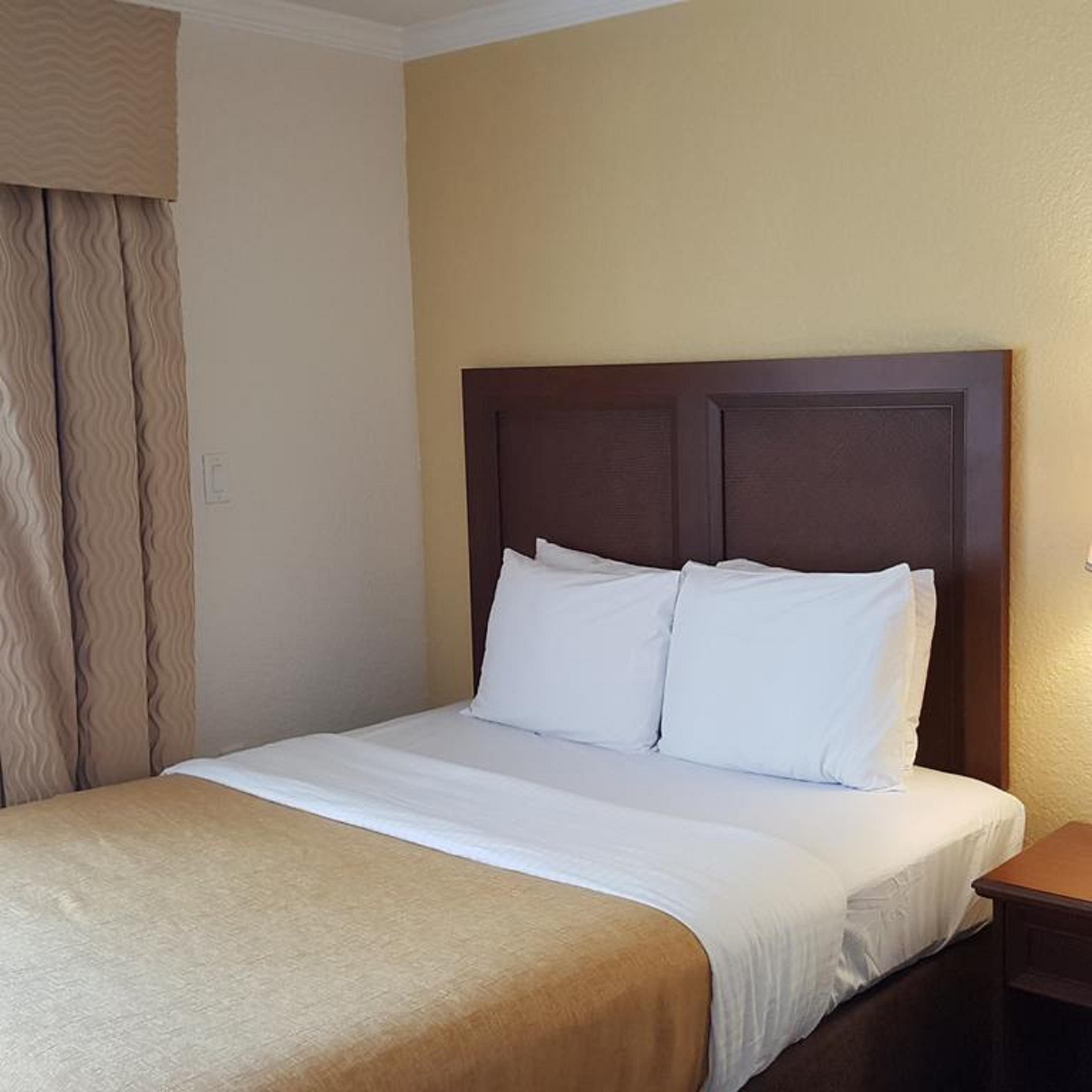 Coconut Cove All Suite Hotel Clearwater Beach Exterior photo